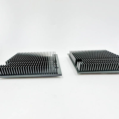 Dissipador de calor de alumínio entalhado preto fazendo à máquina do amplificador de potência das peças do CNC da elevada precisão