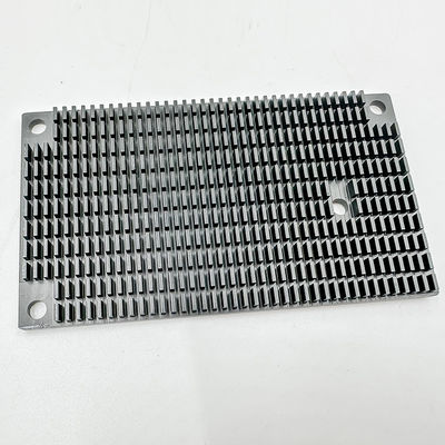 Dissipador de calor de alumínio entalhado preto fazendo à máquina do amplificador de potência das peças do CNC da elevada precisão