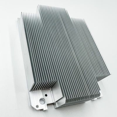 Dissipadores de calor de alumínio fazendo à máquina feitos sob encomenda das peças do CNC para o trânsito do trilho