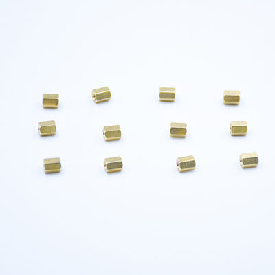 Partes CNC para parafusos de cabeça plana de latão