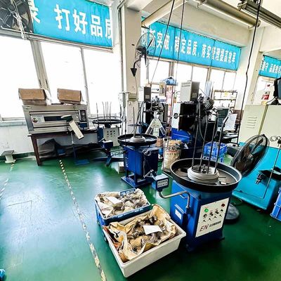 Peças de usinagem CNC de automóveis de lava-calor de alumínio personalizadas OEM